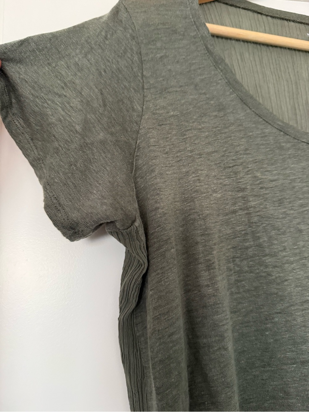 Majestic Filatures Linen & Silk Blend Pleated Back T-Shirt Sage Green size 3 M/L - Picture 2 of 10